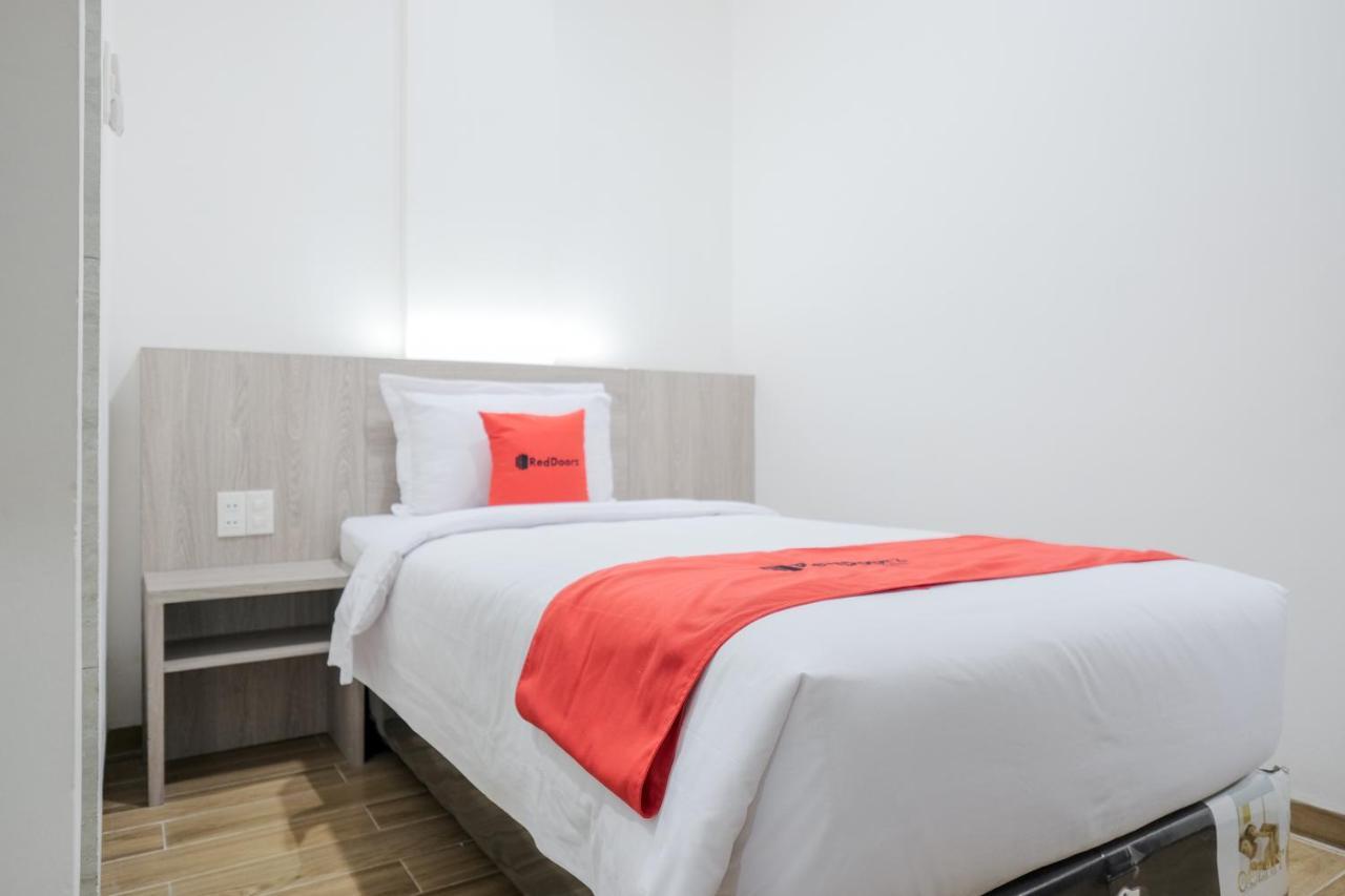 Reddoorz Plus @ Jalan Juanda Медан Экстерьер фото