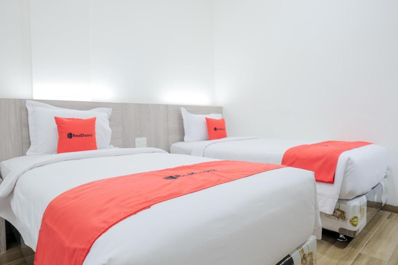 Reddoorz Plus @ Jalan Juanda Медан Экстерьер фото
