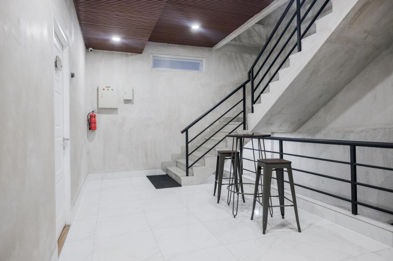 Reddoorz Plus @ Jalan Juanda Медан Экстерьер фото