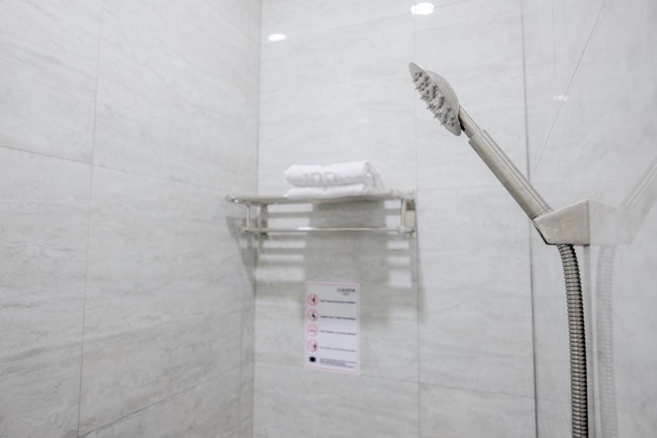 Reddoorz Plus @ Jalan Juanda Медан Экстерьер фото