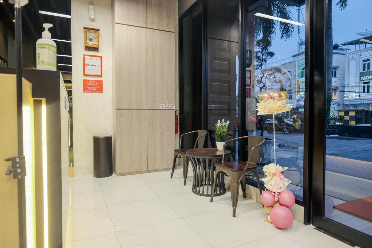 Reddoorz Plus @ Jalan Juanda Медан Экстерьер фото
